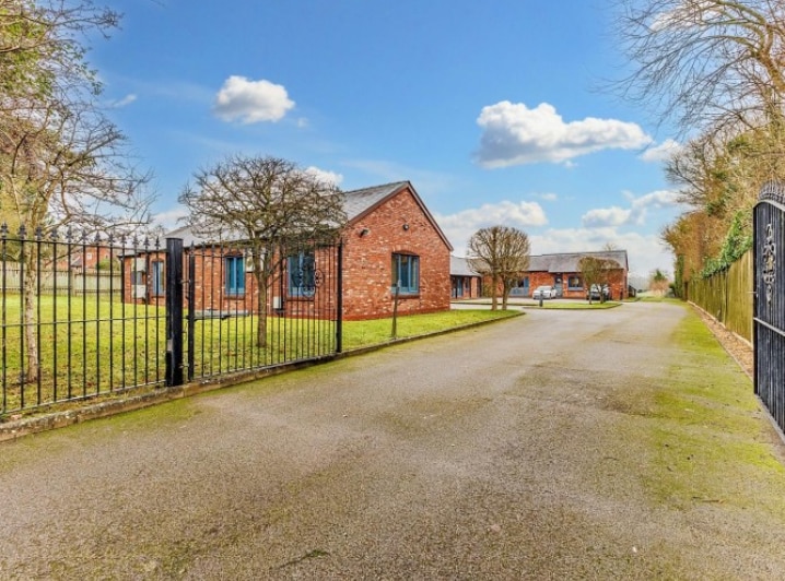 Ardens Grafton portfolio of 2 properties for sale on LoopNet.co.uk - Building Photo - Image 1 of 1