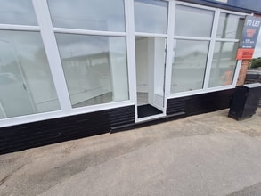 Victoria Rd, Horley to rent Building Photo- Image 1 of 4