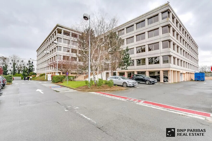 13/15 Rue Du Pont Des Halles, Rungis to rent - Building Photo - Image 3 of 9