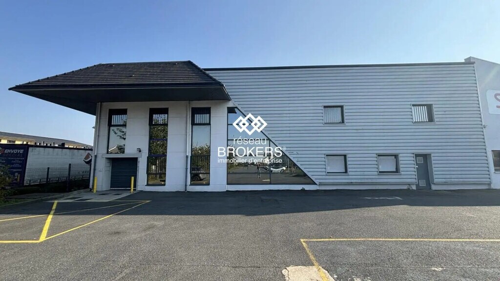 Location Local d'activités 585 m² - Photo 1