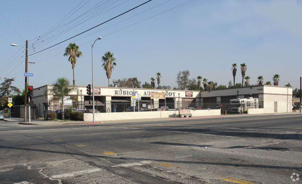 11589 Tuxford St, Sun Valley, CA for rent - Primary Photo - Image 1 of 2