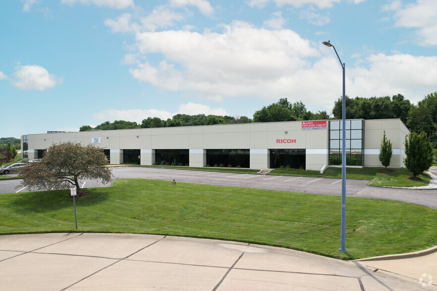 951-961 Harmsted Ct, Saint Charles, MO for rent - Building Photo - Image 1 of 5