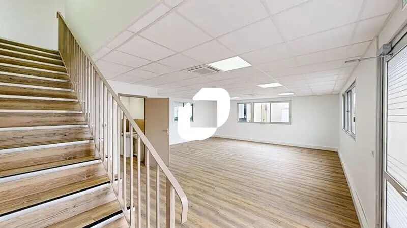 Light Industrial in Bezons to rent - Interior Photo - Image 3 of 8