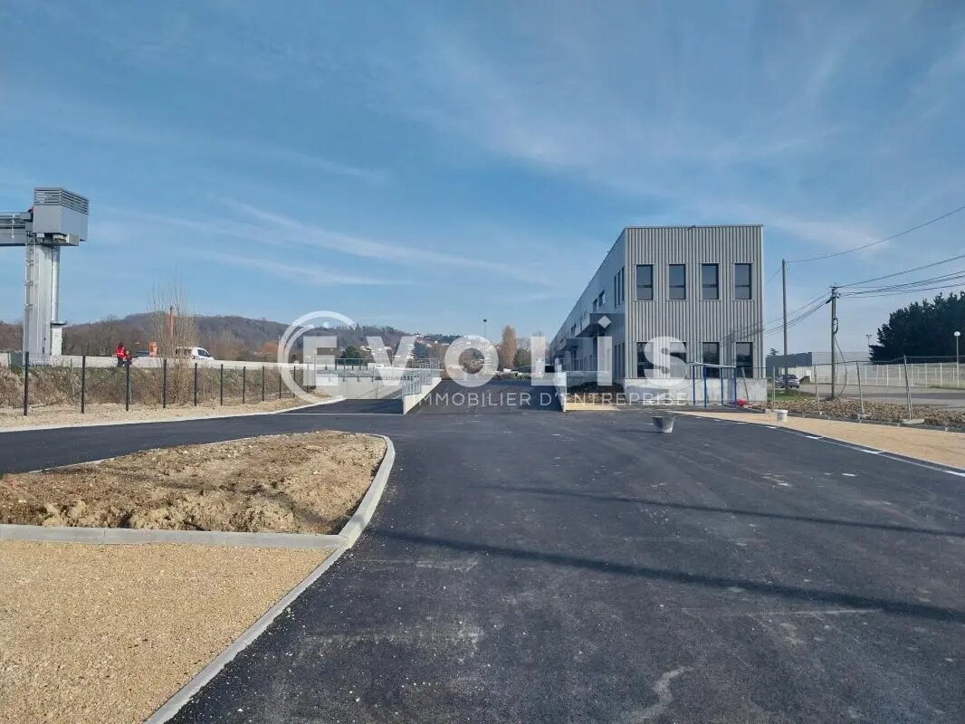 Light Industrial in Bourgoin-Jallieu for sale Building Photo- Image 1 of 18