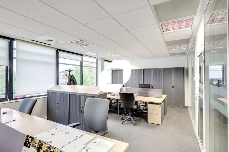 Office in Saint-Priest to rent Interior Photo- Image 1 of 3