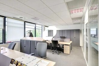Office in Saint-Priest to rent Interior Photo- Image 1 of 3