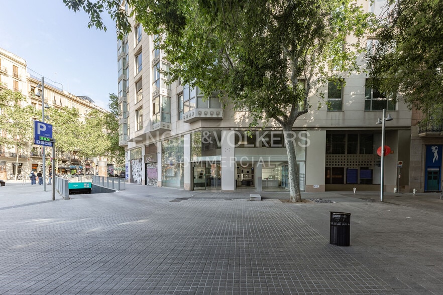 Retail in Barcelona, Barcelona to rent - Building Photo - Image 1 of 8