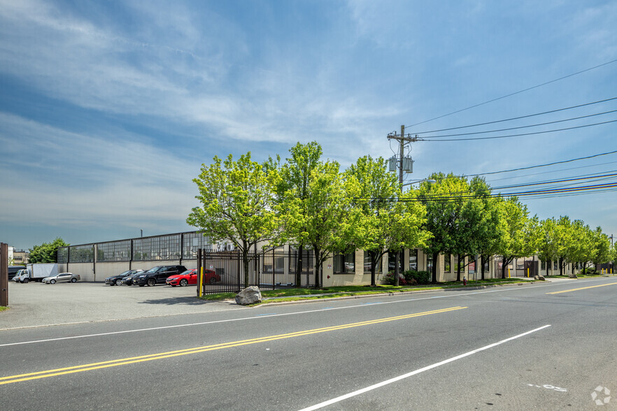 669 Division St, Elizabeth, NJ for sale - Primary Photo - Image 1 of 1