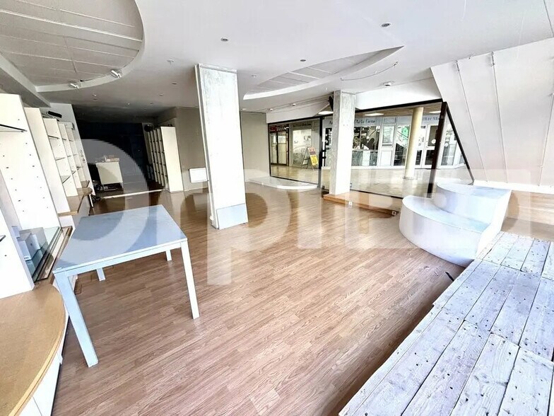 Retail in Compiègne for sale - Building Photo - Image 3 of 7