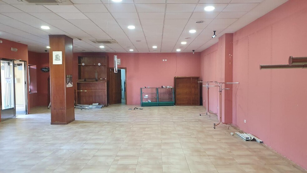 Retail in Cáceres, Cáceres for sale - Building Photo - Image 1 of 6