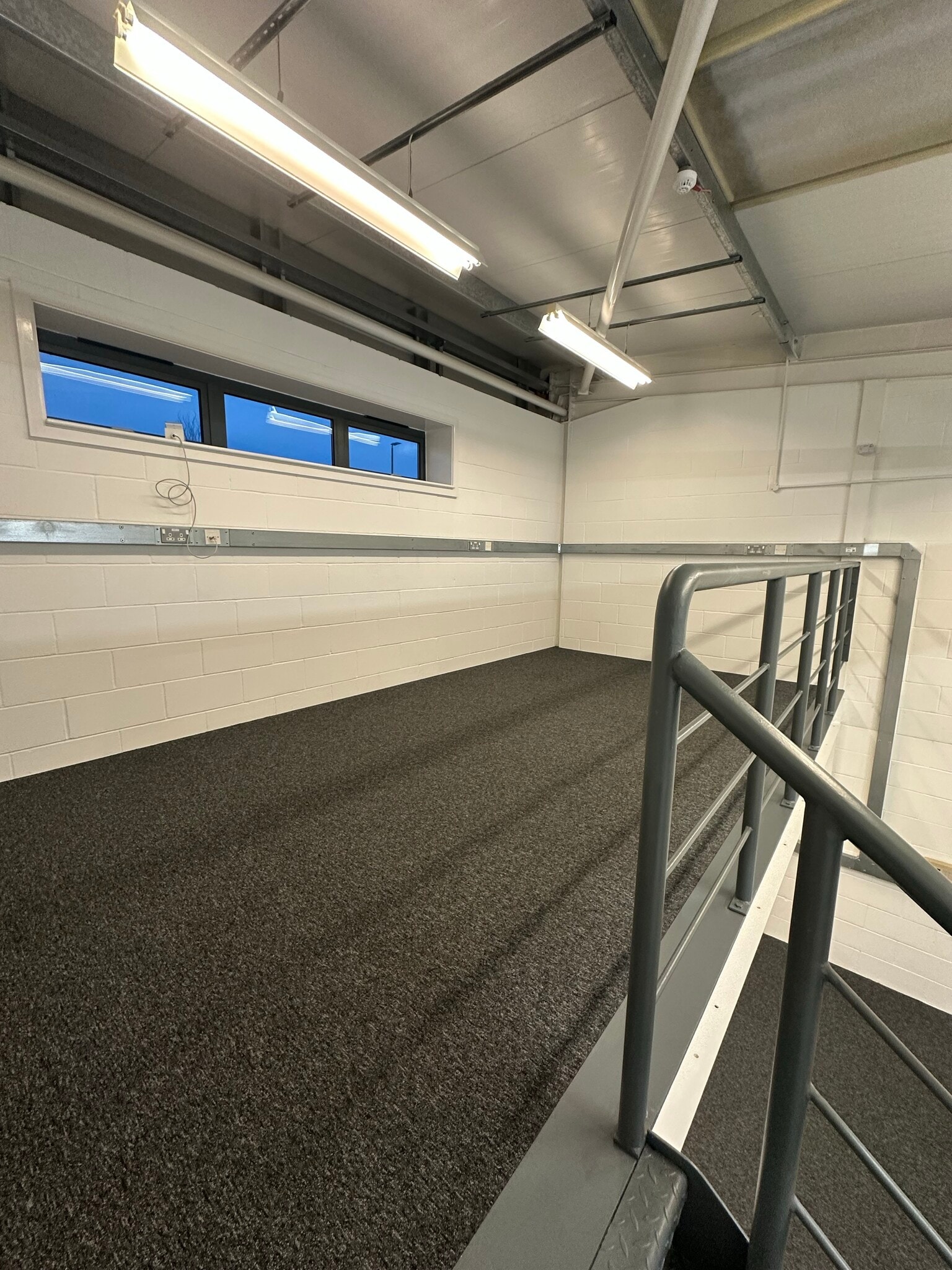 59-75 Oakfield Clos, Tewkesbury to rent Interior Photo- Image 1 of 9