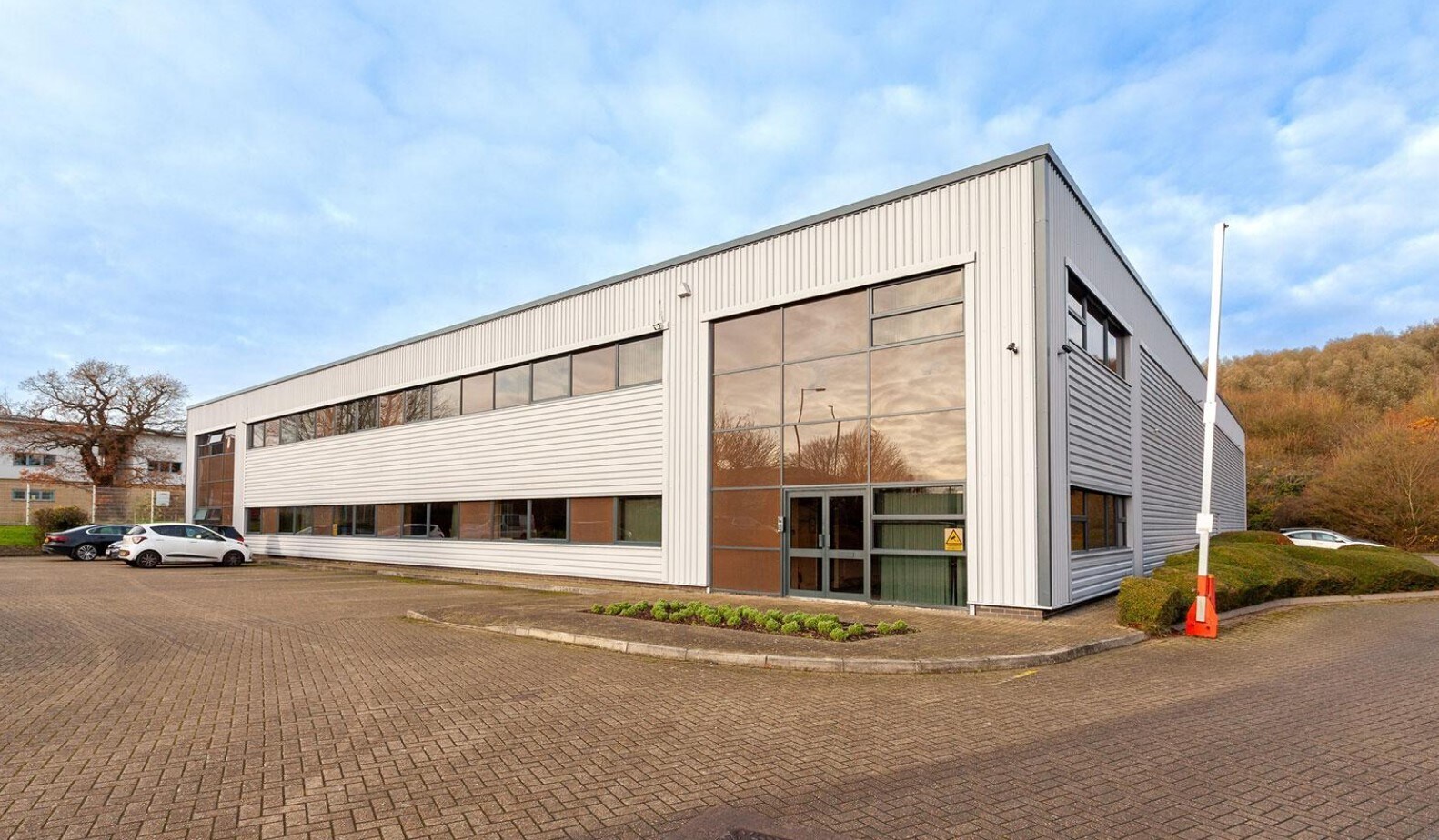 Rivermead Dr, Swindon for sale Primary Photo- Image 1 of 1