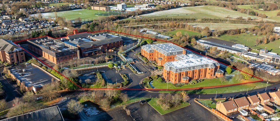 50 Cote Ln, Pudsey for sale - Primary Photo - Image 1 of 1