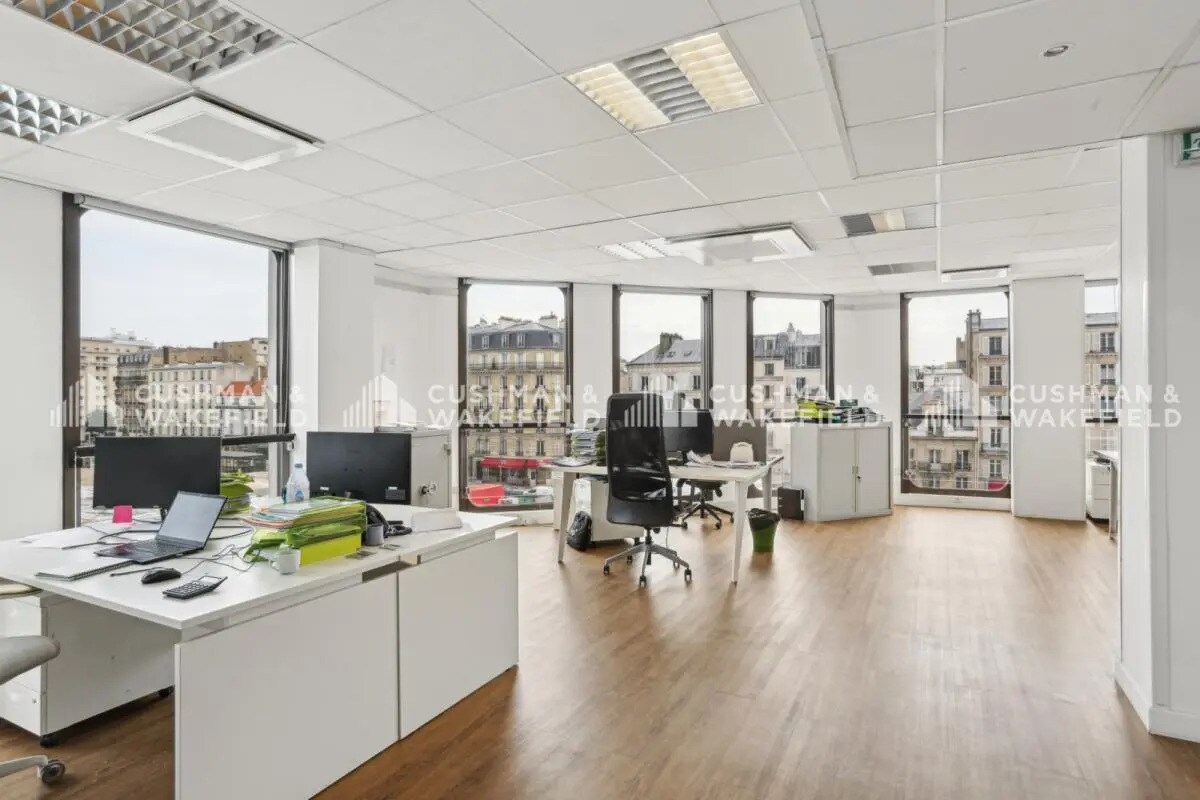 Office in Neuilly-sur-Seine to rent Building Photo- Image 1 of 14