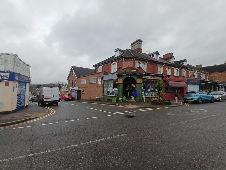 75 High St, Milton Keynes to rent - Building Photo - Image 2 of 4