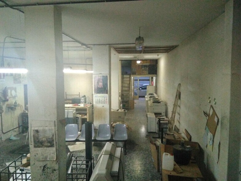 Retail in Cáceres, Cáceres to rent - Building Photo - Image 2 of 9