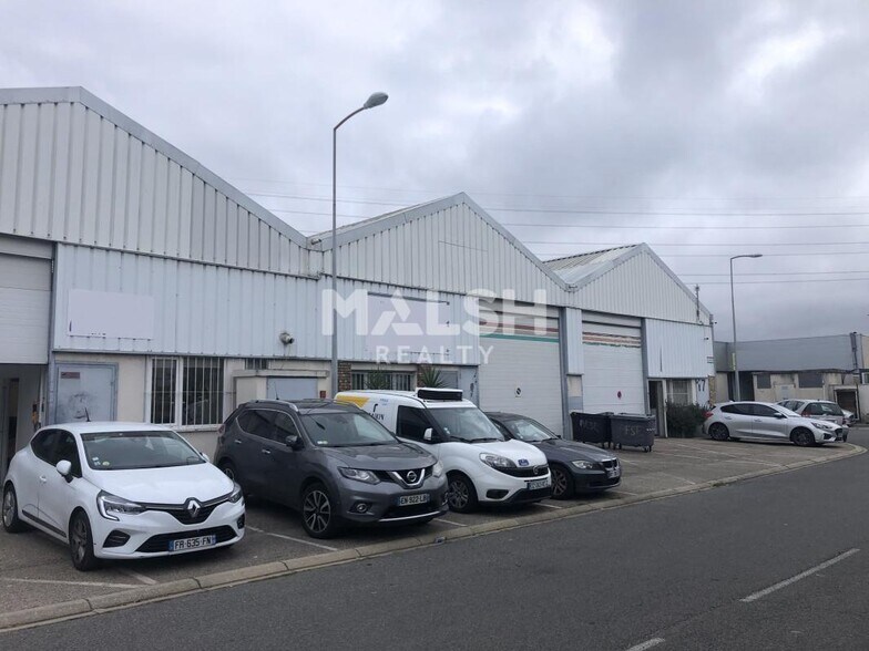 Light Industrial in Vénissieux to rent - Building Photo - Image 3 of 9