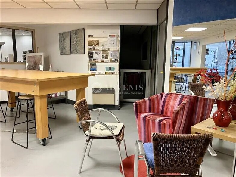 Retail in Bourges for sale - Interior Photo - Image 2 of 3