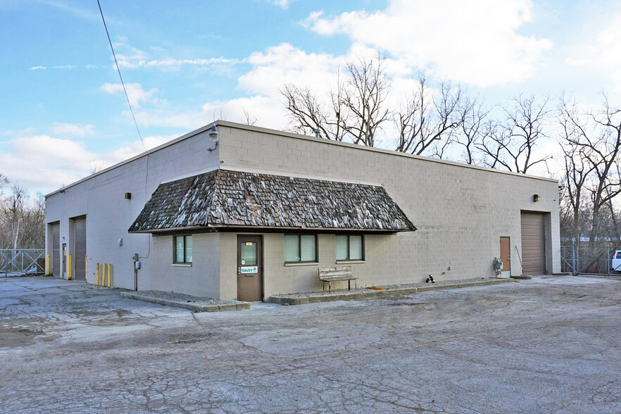 747 & 751 Orchard Lake Rd portfolio of 2 properties for sale on LoopNet.co.uk - Building Photo - Image 3 of 3