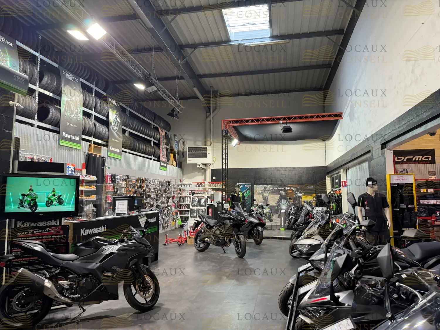 Light Industrial in Saint-Brice-sous-Forêt to rent Interior Photo- Image 1 of 11