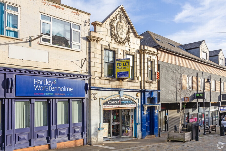 12-12A Gillygate, Pontefract to rent - Building Photo - Image 2 of 2