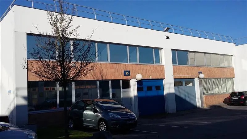 Location Local d'activités 407 m² - Photo 1