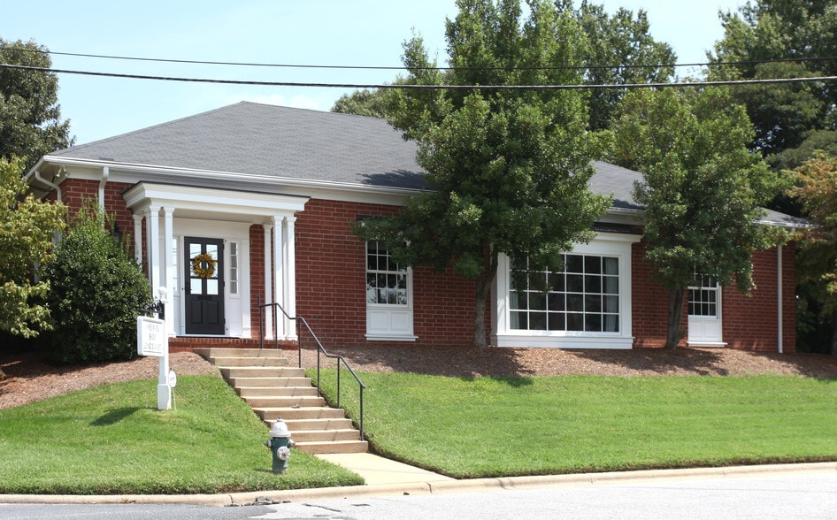 1800 Lendew St, Greensboro, NC for rent - Primary Photo - Image 1 of 4