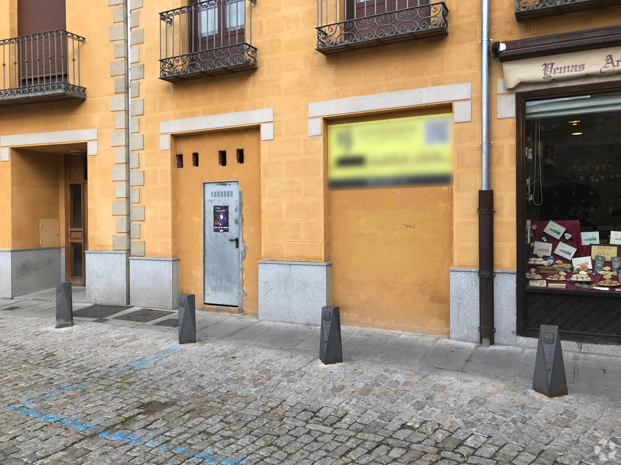 Retail in Ávila, Ávila to rent Interior Photo- Image 1 of 2