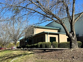 331 & 351 Labeling Way, Chattanooga, TN for sale Building Photo- Image 1 of 1