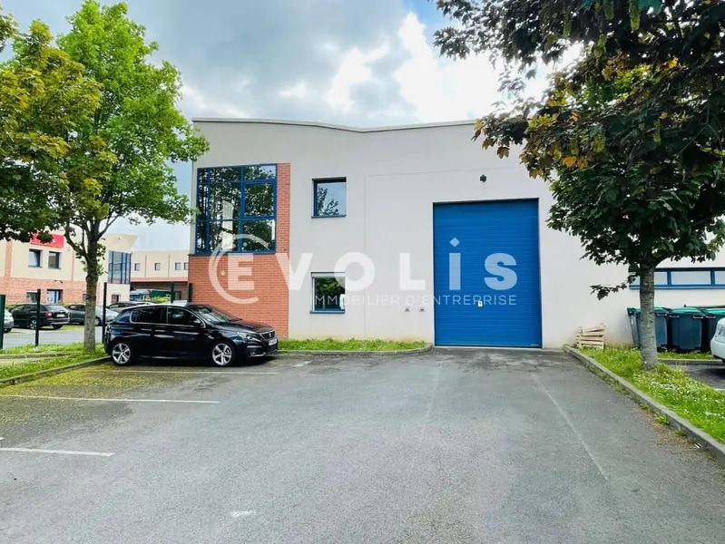 587 Avenue Blaise Pascal, Moissy-Cramayel to rent Building Photo- Image 1 of 6