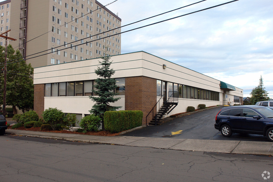 4425 NE Broadway St, Portland, OR for rent - Building Photo - Image 2 of 2