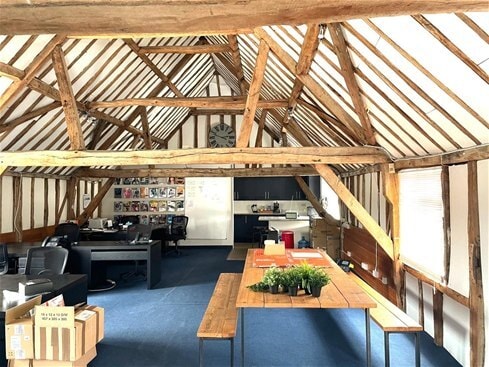 Chequers Ln, Eversley to rent Interior Photo- Image 1 of 2