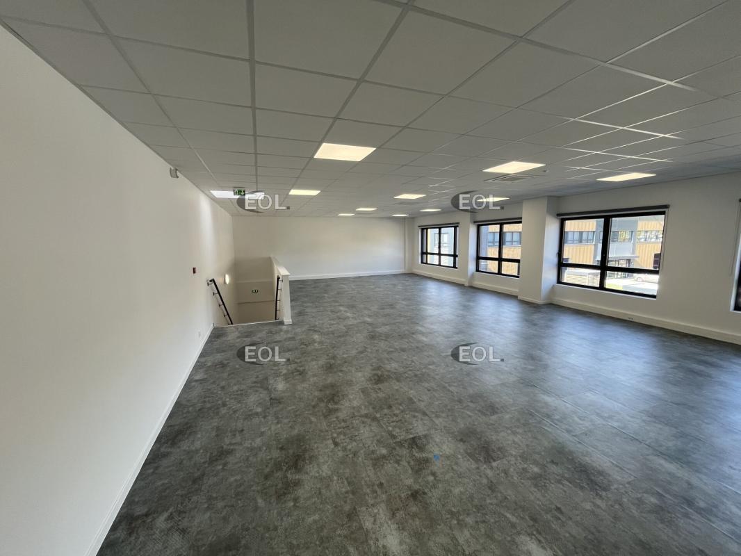 Light Industrial in Trappes to rent Building Photo- Image 1 of 5