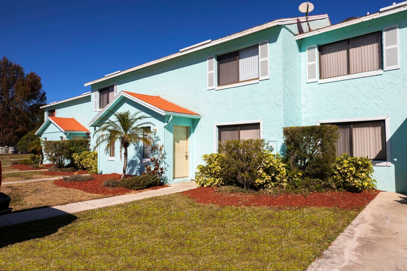 Whispering Oaks & Southern Villas Daytona Beach, FL for Sale
