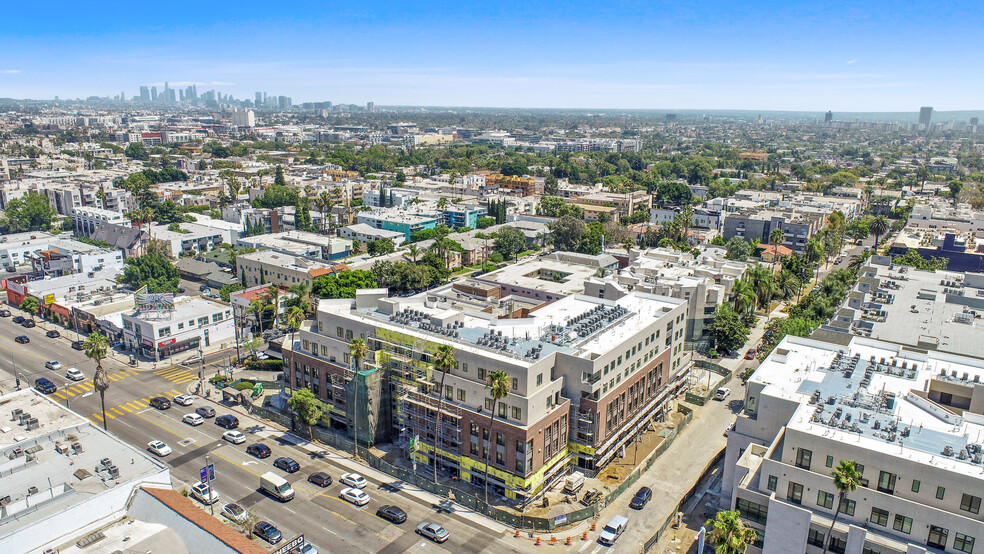 7520 W Sunset Blvd, Los Angeles, CA for rent - Building Photo - Image 1 of 10