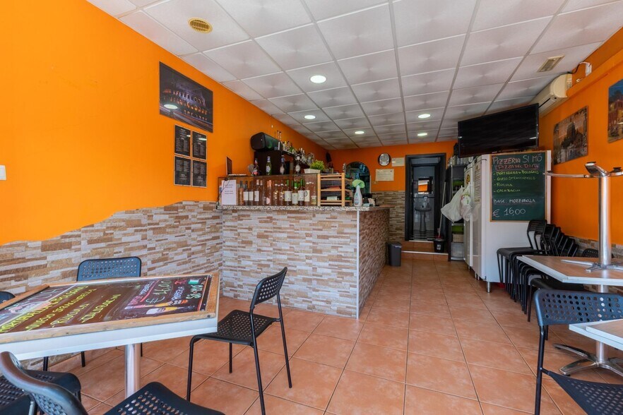 Retail in Torremolinos, Málaga for sale - Interior Photo - Image 1 of 10