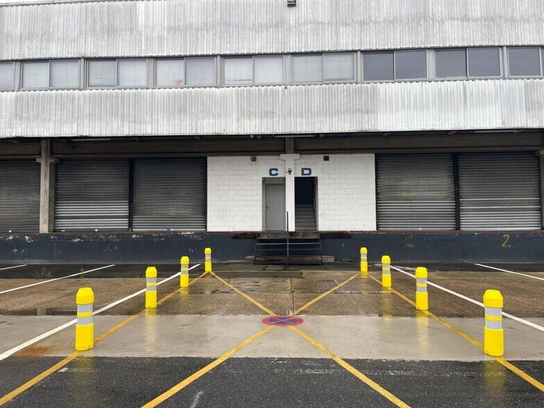 Office in Aulnay-sous-Bois to rent - Building Photo - Image 1 of 79