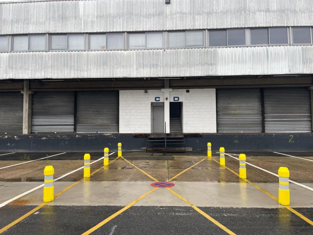 Office in Aulnay-sous-Bois to rent Building Photo- Image 1 of 80