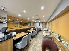 80-86 Furtherwick Rd, Canvey Island to rent Interior Photo- Image 2 of 2