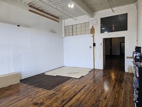 208 S Pulaski St, Baltimore, MD for rent Interior Photo- Image 2 of 6