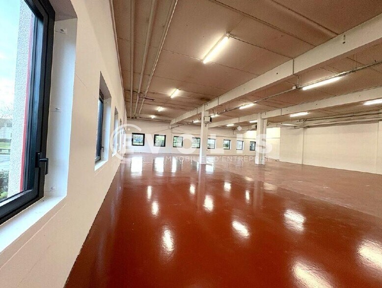 Light Industrial in Antony to rent - Interior Photo - Image 2 of 44