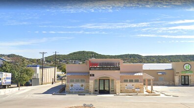 1401 Sidney Baker St, Kerrville, TX for rent Primary Photo- Image 1 of 21