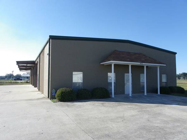 6061 Industrial Dr, Geismar, LA for rent - Building Photo - Image 2 of 3