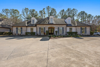 579 Lakeland East Dr, Flowood, MS for rent Building Photo- Image 1 of 5