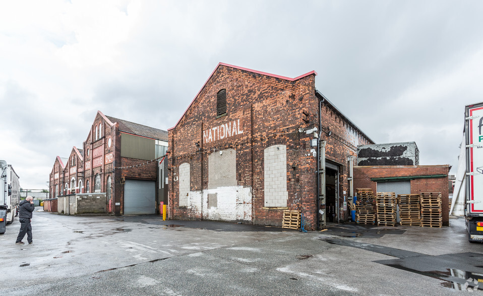 Richmond St, Ashton Under Lyne for rent - Building Photo - Image 2 of 9