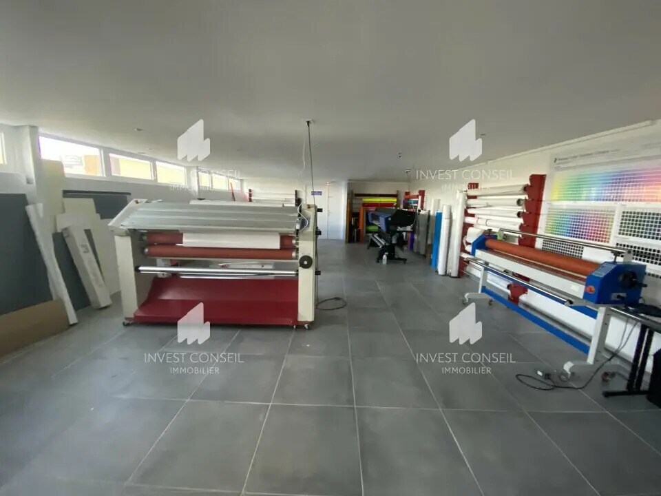 Office in Boissy-l'Aillerie to rent Interior Photo- Image 1 of 9