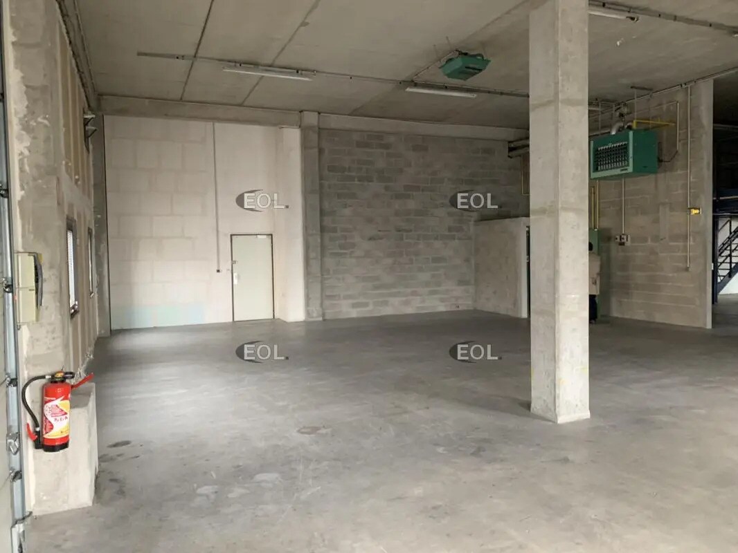 Light Industrial in Villeneuve-la-Garenne to rent Interior Photo- Image 1 of 12