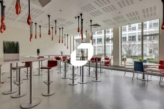 Light Industrial in Saint-Denis to rent Building Photo- Image 2 of 3