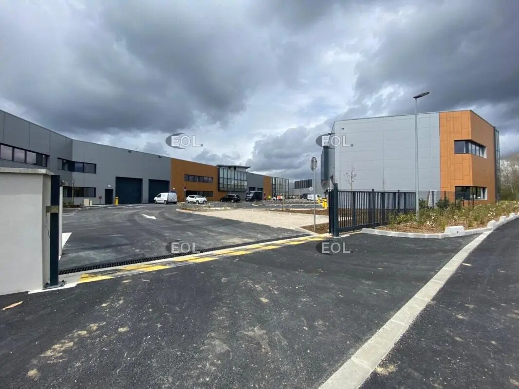 Light Industrial in Grigny to rent Building Photo- Image 1 of 7