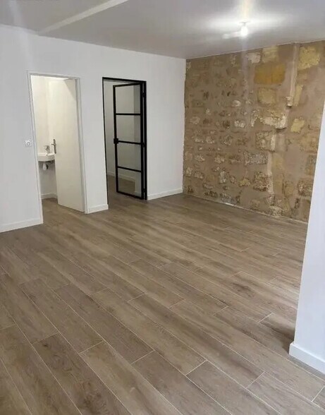 Office in Bordeaux to rent - Interior Photo - Image 2 of 3